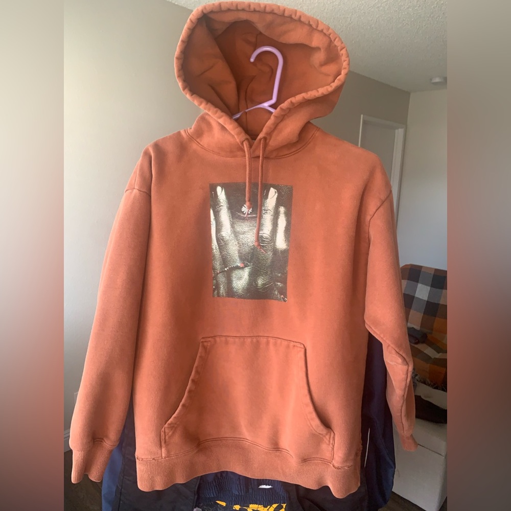 Men's hoodie in good condition. Pre-owned size M.